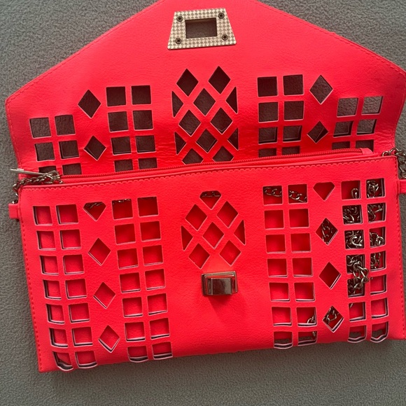 Gorgeous Clutch! - Picture 3 of 12